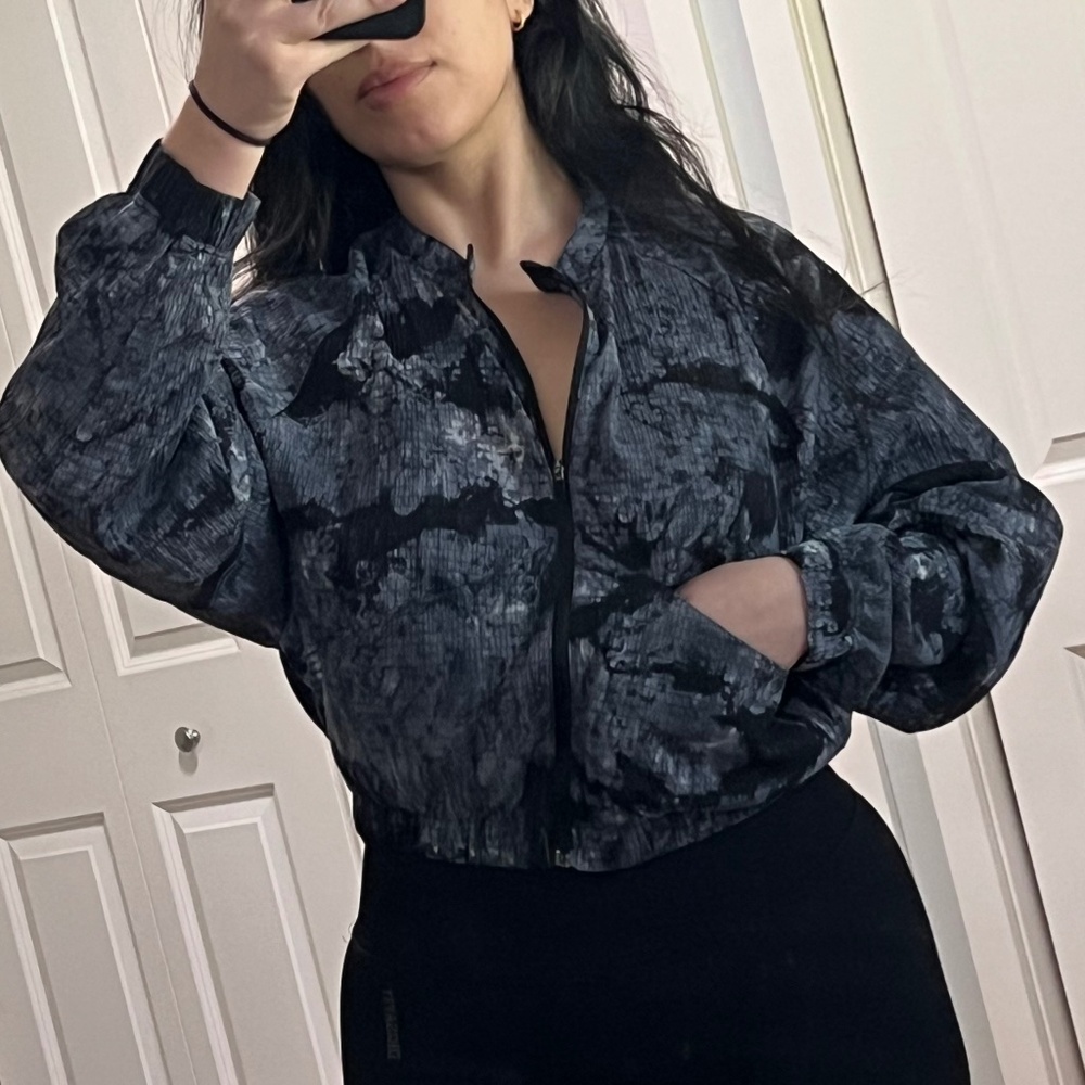 Gymshark Elevate Woven Jacket - Coin Grey Spray Dye (size M)